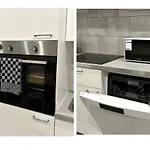Chic W Bathroom & Kitchen Apartment *
