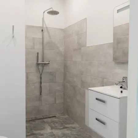 Chic W Bathroom & Kitchen * Raamsdonksveer