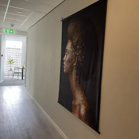 Apartment Chic W Bathroom & Kitchen