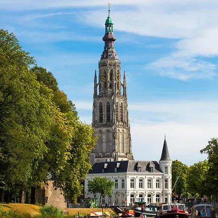 Apartment Chic W Bathroom & Kitchen