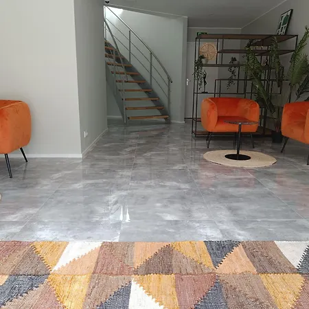 Apartment Chic W Bathroom & Kitchen