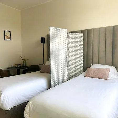 Διαμέρισμα Private Room In Raamsdonksveer, Business Stays