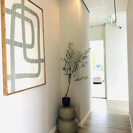 Διαμέρισμα Private Room In Raamsdonksveer, Business Stays *