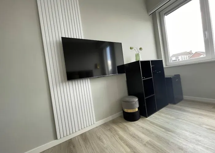 Apartment Chic W Bathroom & Kitchen