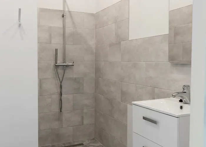 Chic W Bathroom & Kitchen * Raamsdonksveer