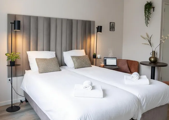 Chic W Bathroom & Kitchen Apartment *