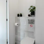 Chic W Bathroom & Kitchen