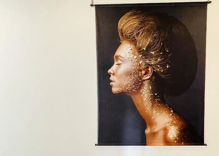 Apartment Chic W Bathroom & Kitchen *