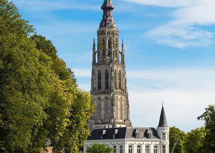 Apartment Chic W Bathroom & Kitchen