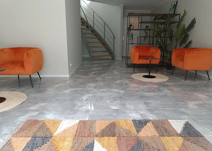 Apartment Chic W Bathroom & Kitchen