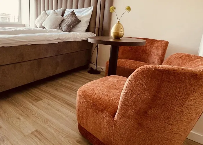 Apartment Chic W Bathroom & Kitchen *